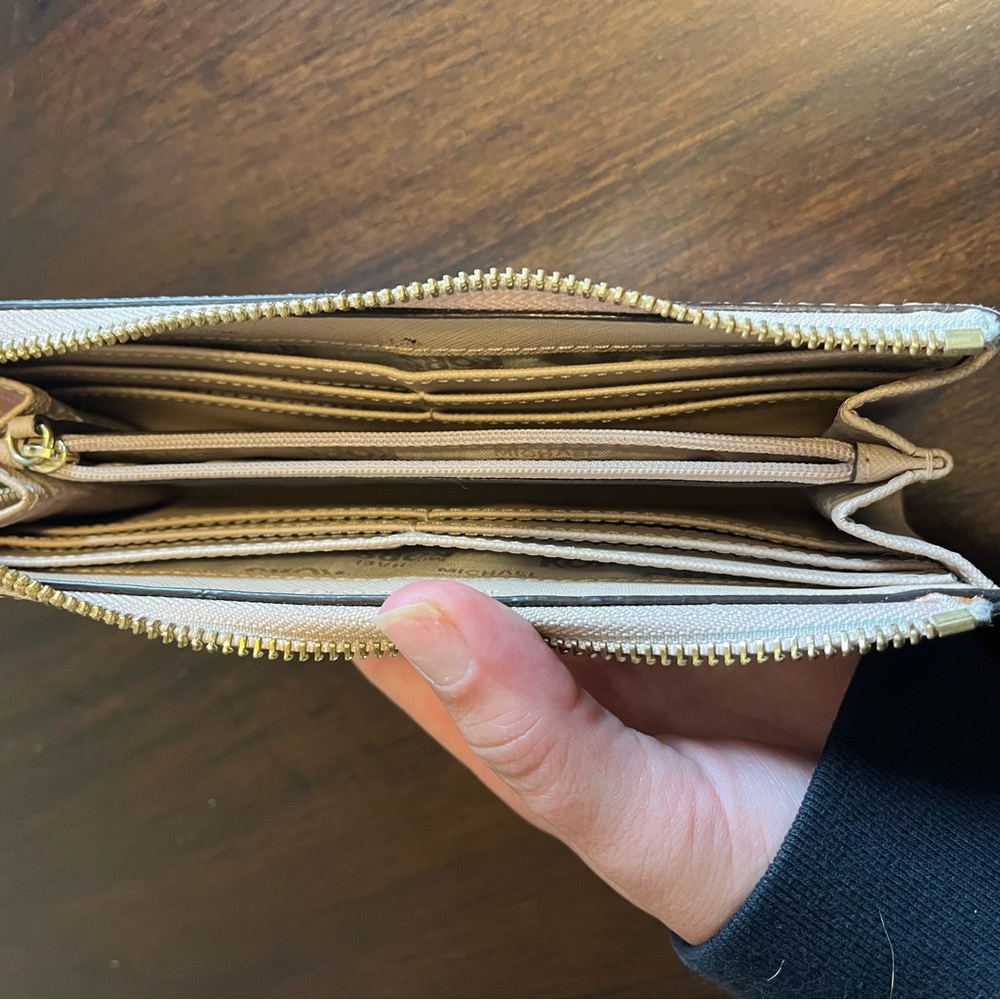Michael Kors Wallet - Picture 2 of 2
